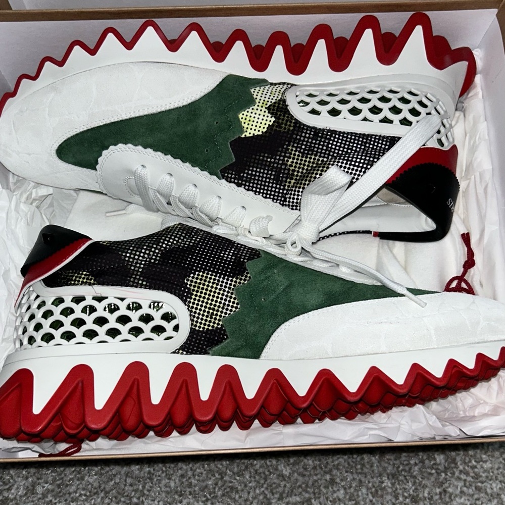 Christian Loubotin Loubishark Donna Flat.